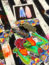 Load image into Gallery viewer, Beetlejuice Stripes Project Pack (Beetlejuice pull)