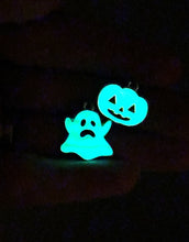 Load image into Gallery viewer, Glowing Pumpkin &amp; Ghost Zipper Pull (GLOW - enamel)
