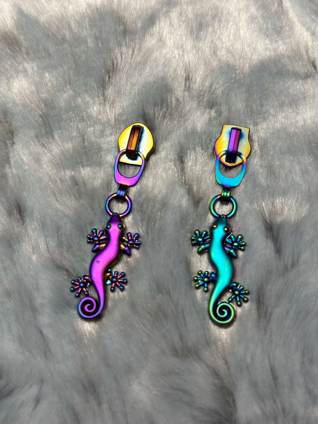 Gecko Zipper Pull (matte rainbow)