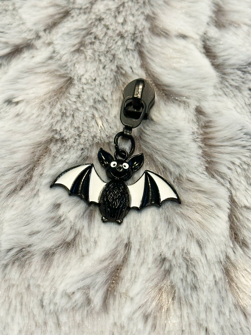 Batty Zipper Pull