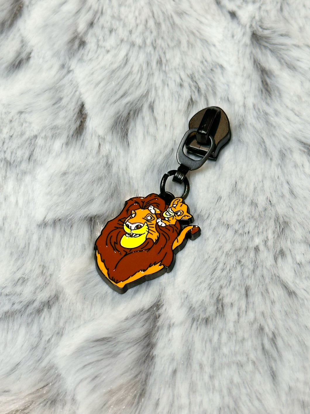 Mufasa Zipper Pull (Enamel)