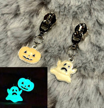 Load image into Gallery viewer, Glowing Pumpkin &amp; Ghost Zipper Pull (GLOW - enamel)
