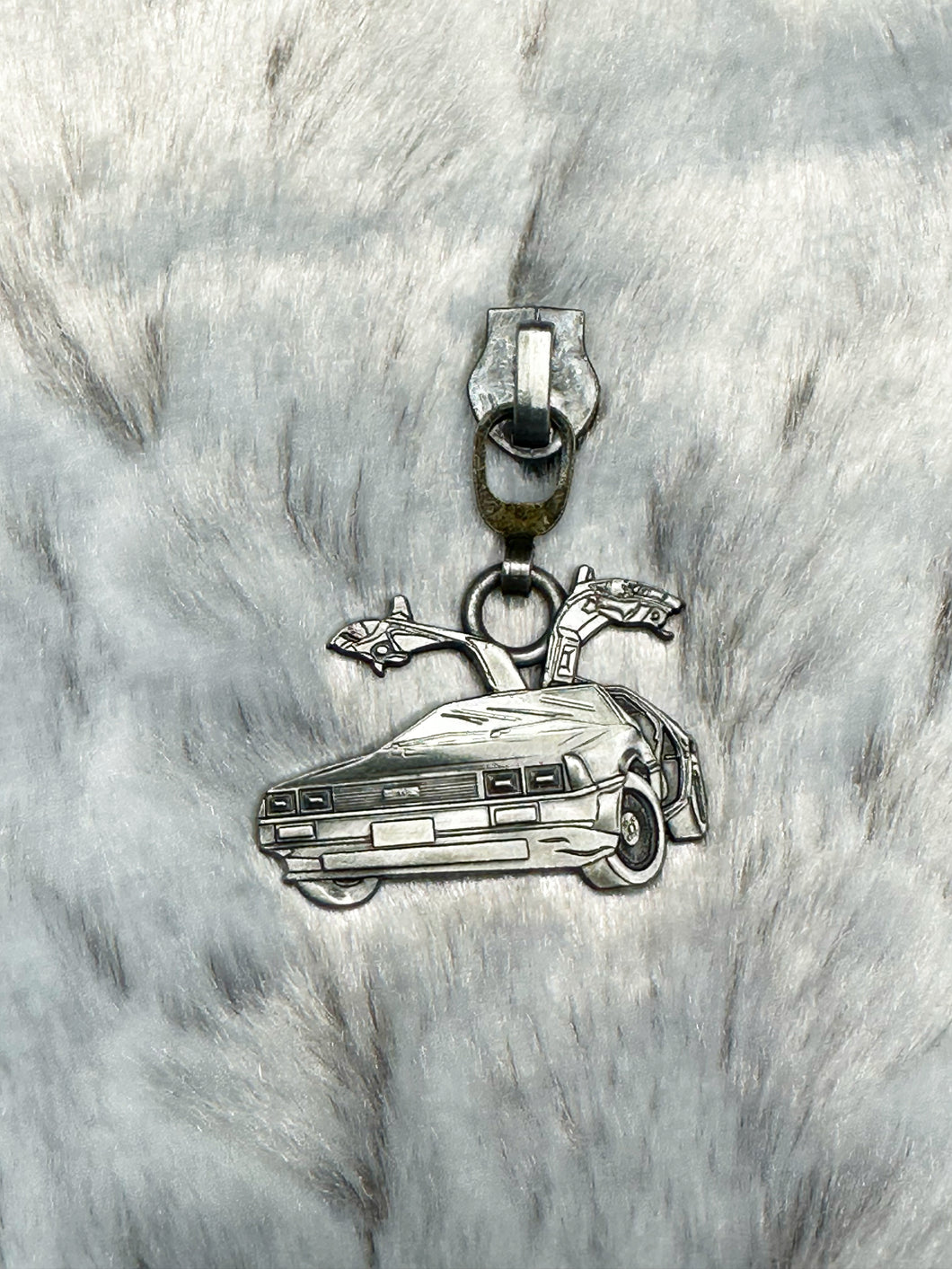 DELOREAN Zipper Pull