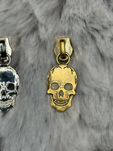 Load image into Gallery viewer, Skull Zipper Pull

