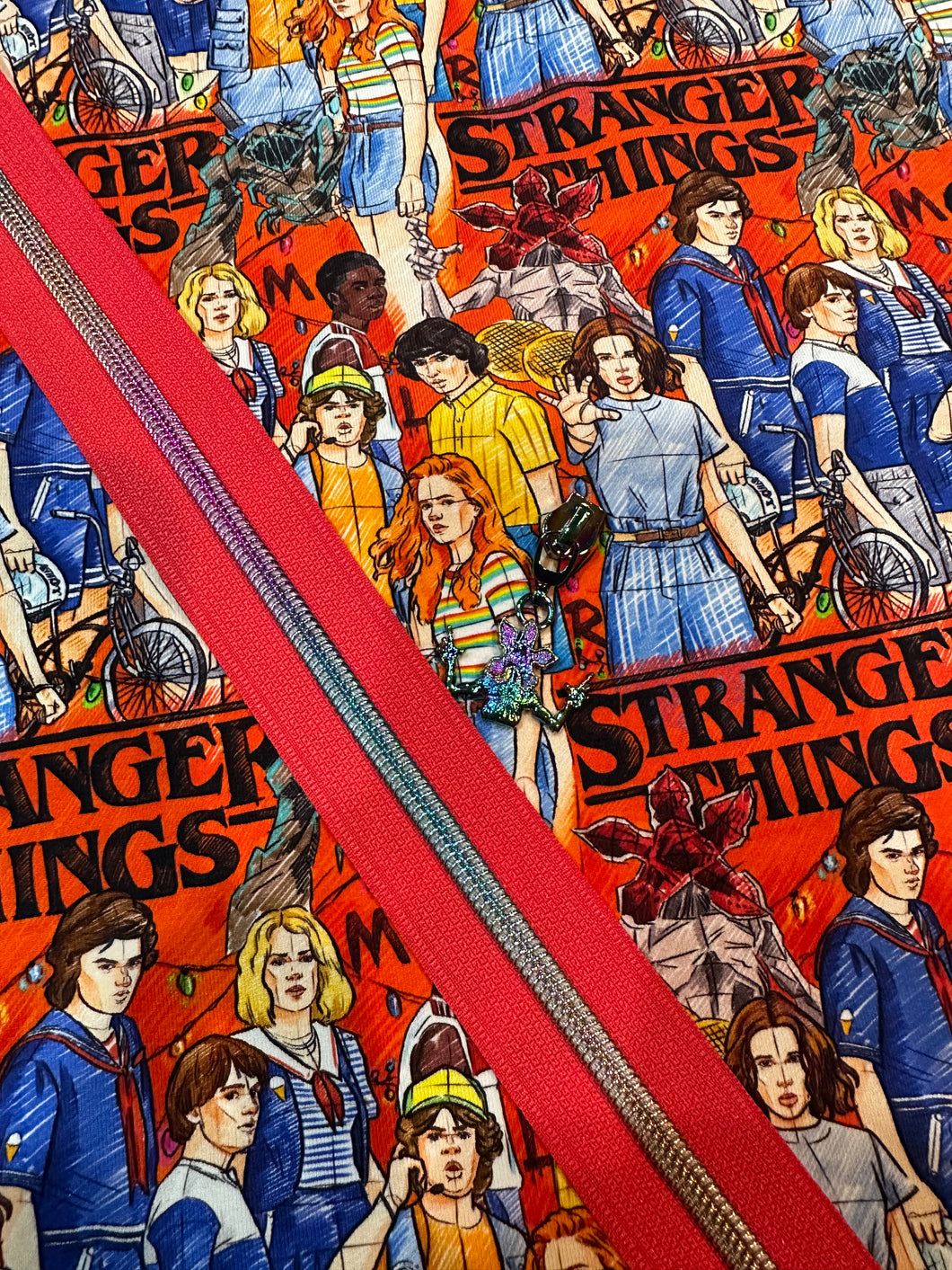 Stranger Things Project Pack (Rainbow Demogorgon Pull)